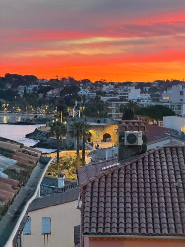Antibes Old Town Rooftop Sea-View 1BR Apt with Terrace