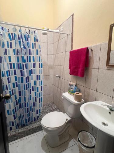 Bilik mandi di Casa Vásquez