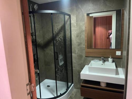 Ένα μπάνιο στο PLSA Studio Apartment-Cantonment