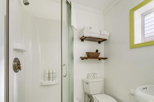 Et badeværelse på Right on the Beach! OOB Studio Half-Mi to the Pier