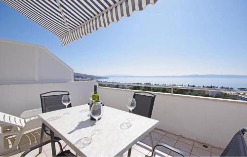 Cozy Apartment In Tucepi With House Sea View