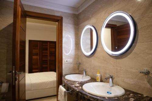 Koupelna v ubytování Villa Rayan & Adam