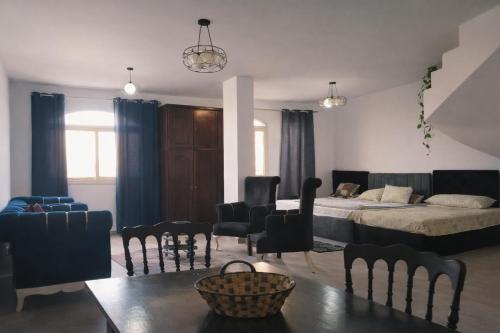 Pyramids view - Free Wi Fi