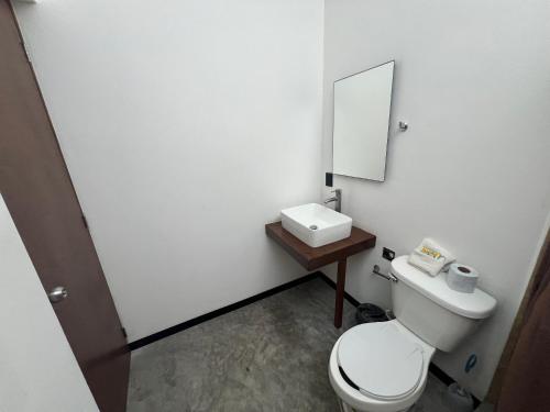 Ванна кімната в Balam Suites