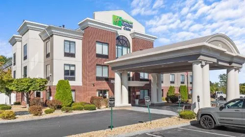 Holiday Inn Express Hotel & Suites Manchester - Airport by IHG in Manchester