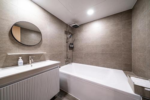 Koupelna v ubytování 레스티아 스테이 강릉역점