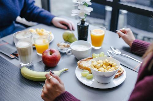 Comida en o cerca de este hotel