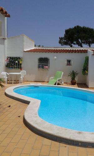 สระว่ายน้ำที่อยู่ใกล้ ๆ หรือใน Villa Quica, heated pool