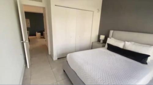 Modern Brickell Apartment Free Parking Pool and Gym photo 50
