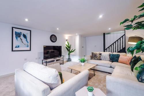 Et opholdsområde på Spa Lodge - Stunning 3Bed Oasis, Driveway Parking, Garden