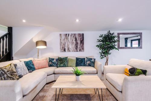 Et opholdsområde på Spa Lodge - Stunning 3Bed Oasis, Driveway Parking, Garden