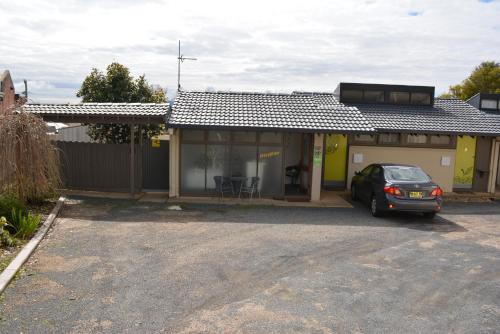 a car parked in front of a house at The Apple Inn in Batlow