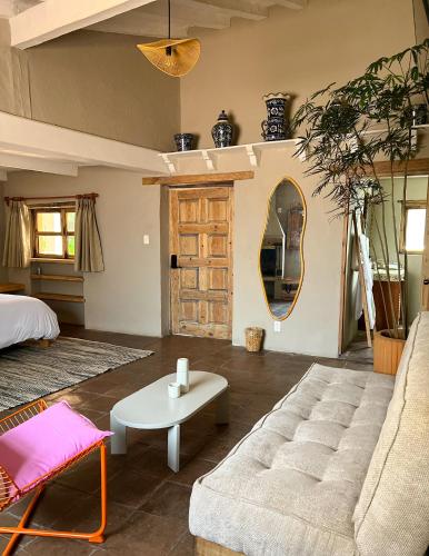 a living room with a couch and a table at Ombligo Connection House in Valle de Bravo