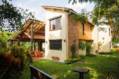 En have udenfor Fincas Panaca Casa Herrería 19