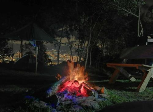 a fire in the grass next to a picnic table at Cabaña Privada Pachamama Ancestral in Medellín