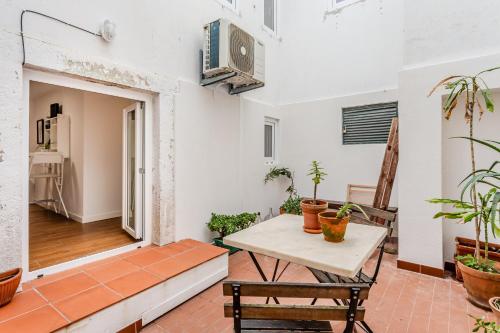 Alfama Pateo Studio
