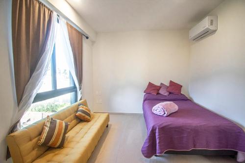 Postel nebo postele na pokoji v ubytování Makeva Condos, Near Malecon