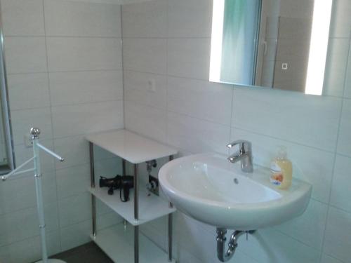 Koupelna v ubytování at the bathing meadow Grimnitzsee