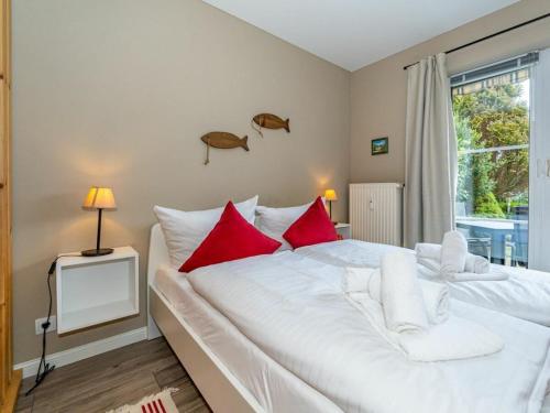 En eller flere senge i et værelse på Holiday apartment with 1 bedroom