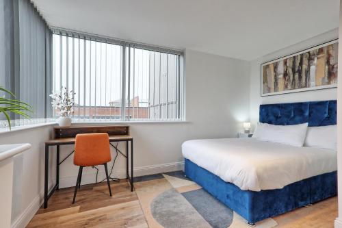 a bedroom with a bed and a desk and a window at Homely & Lush 1 Bed Apartment at Trinity Point Gravesend, Suitable for Long Stay and Short Stay in Gravesend