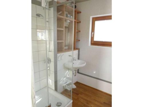 Koupelna v ubytování Holiday home in Murnau with swimming pool