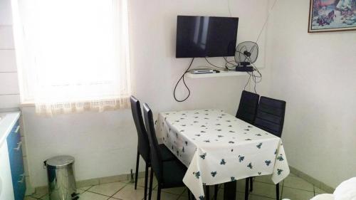 Apartments with parking space Supetar, Brac - 7535