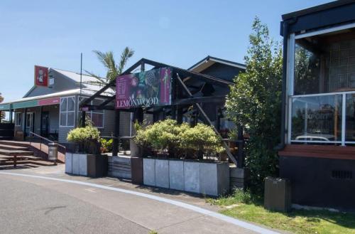 Tòa nhà nơi căn hộ tọa lạc