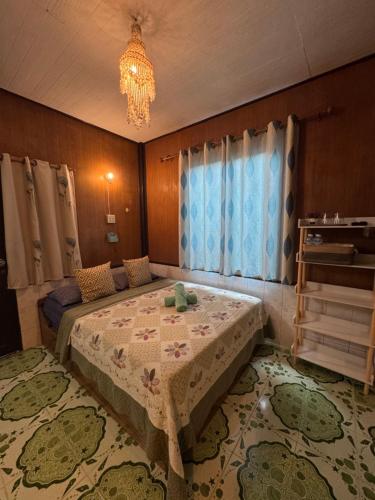 En eller flere senge i et værelse på Small Guest House Koh Kood