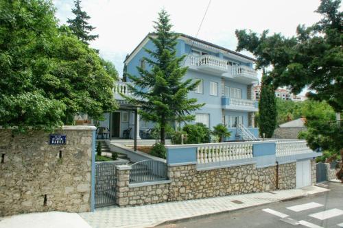 Apartments by the sea Crikvenica - 2360