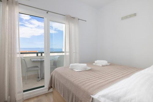 Apartments with parking space Makarska - 6632