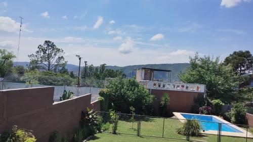 Swimmingpoolen hos eller tæt på Samay