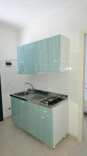Η κουζίνα ή μικρή κουζίνα στο LA CASA AL MARE a Peschici