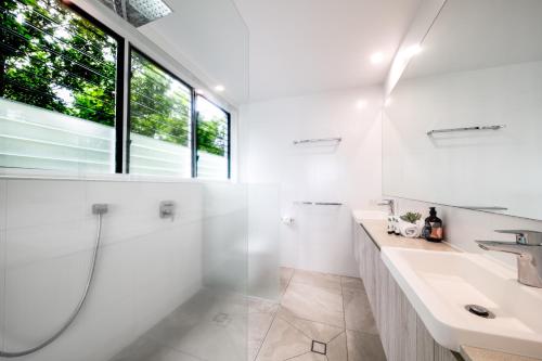 Koupelna v ubytování Splendeur Sur La Mer - One Bedroom