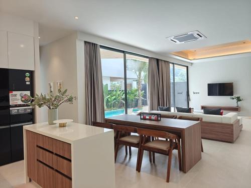 Et tv og/eller underholdning på Aileen Layan Villa 2 Private Pool 4Bedroom