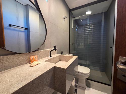 Et badeværelse på Duplex at Pajuçara Beach