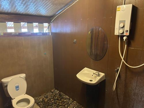 a bathroom with a toilet and a sink at Chill House kohchang in Ban Bang Bao