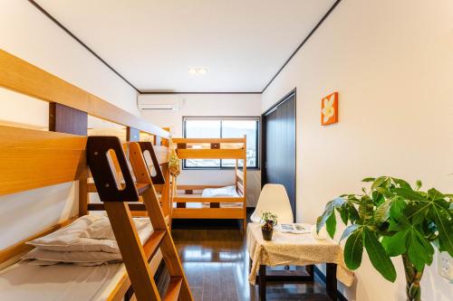 Postel nebo postele na pokoji v ubytování BASE ogi House of Sakuraoka