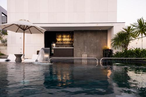 Bazén v ubytování December Hotel nebo v jeho okolí