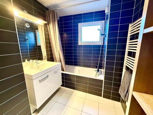 Et badeværelse på Piscine and golf - Geneva airport - ONU