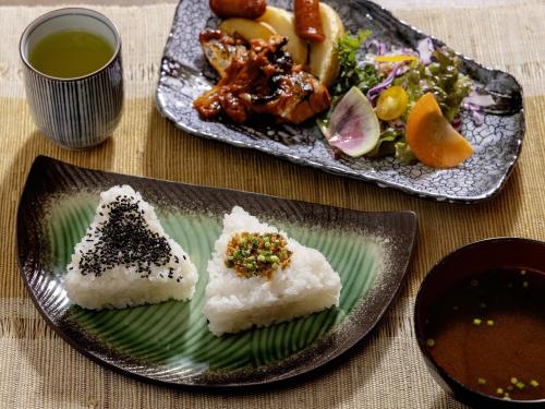 Jídlo v hotelu nebo okolí