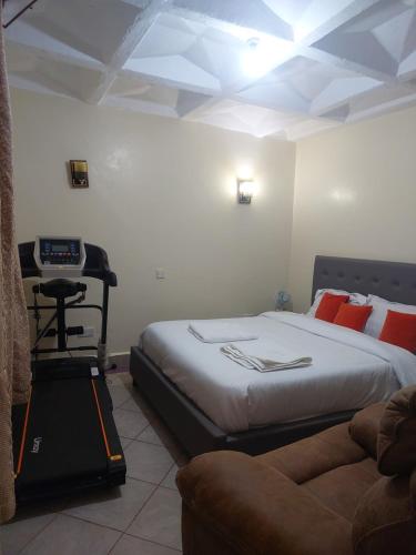 Postel nebo postele na pokoji v ubytování Yukis & Kukis Place, 5 bedrooms, 5 bathrooms, 2 Sitting Rooms