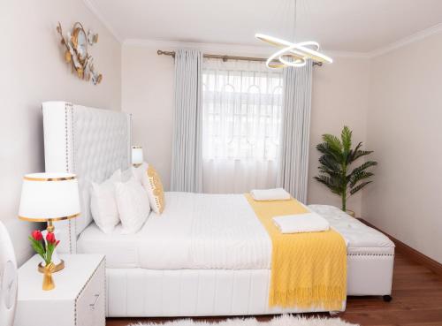 Giường trong phòng chung tại Hazel's Condo-Deluxe Master