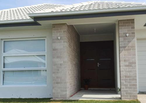 Fotografie z fotogalerie ubytování Quiet Spacious Room in Yarrabilba 