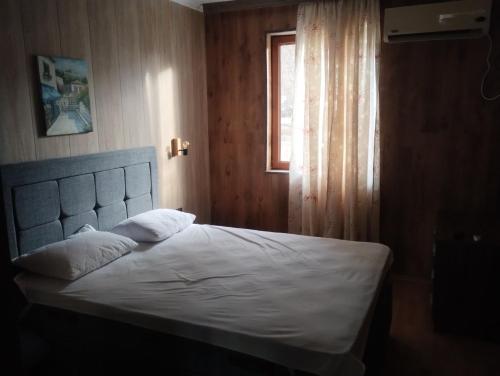 En eller flere senge i et værelse på Рай