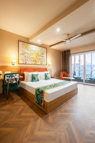 a hotel room with a bed and a desk at Saltstayz Select- Medicity Near Medanta Hospital in Gurgaon