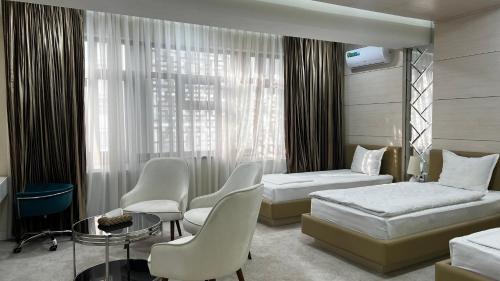 Postel nebo postele na pokoji v ubytování Ohu Palace Hotel