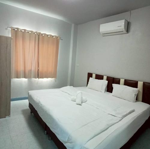 Postel nebo postele na pokoji v ubytování Chayapa Fang Hotel ชญาภาฝาง โฮเทล