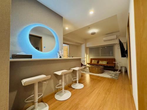a bathroom with two bar stools and a mirror at LuxurySweet East71 最大7人 ペット可 箱崎宮前駅徒歩3分 新築 in Fukuoka
