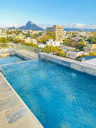 Apt with Rooftop Pool, Sunset Views - KS5