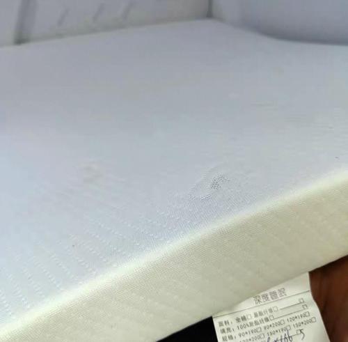 En eller flere senge i et værelse på Belgrade Airport Space Capsule Beds